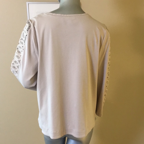 CHICO'S | Lace Cut-Out Tee SMOKEY TAUPE - Picture 10 of 13